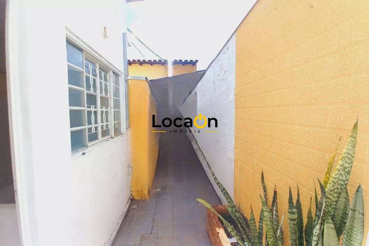 ALUGA- Casa com edícula em Campinas