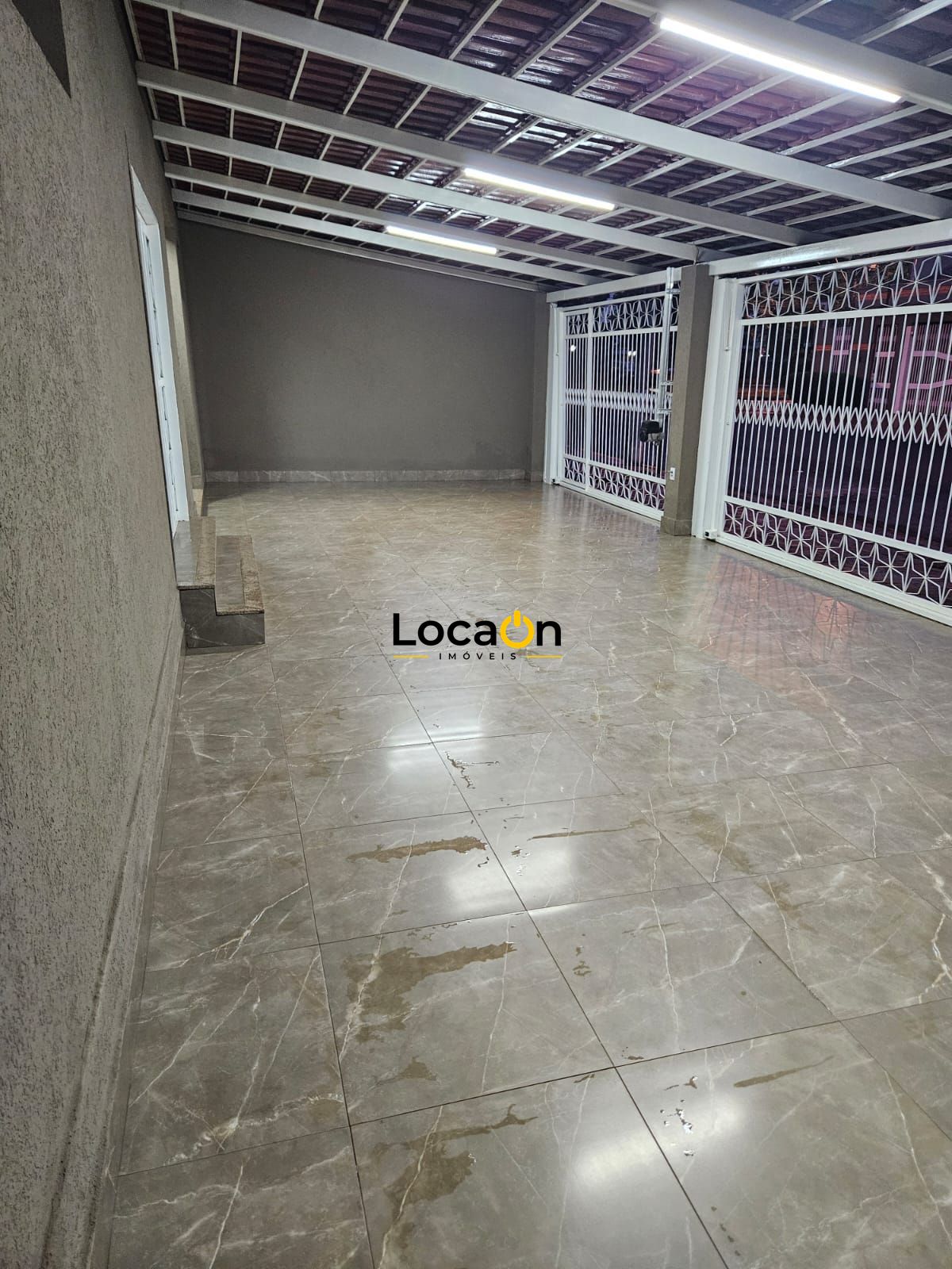 ALUGA- Casa 3 dormitórios, suíte, 2 banheiros, casa planejada em Ribeirão Preto