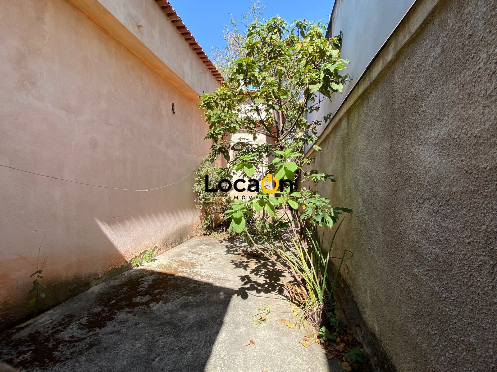 VENDE - Casa com 5 Quartos - Bairro Cidade Nova - Belo Horizonte