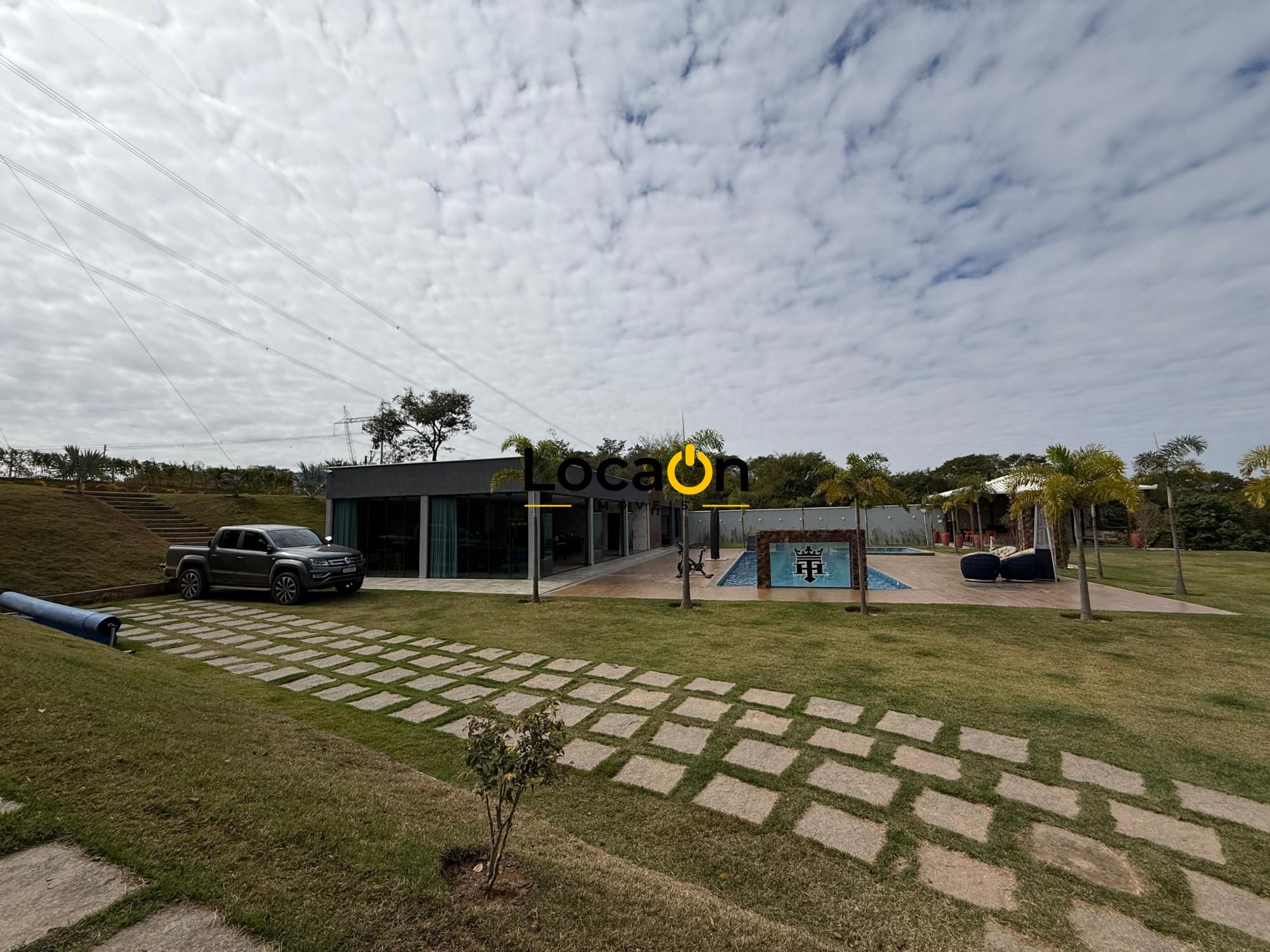 VENDE - Sitio em Esmeraldas-MG com Casa de luxo.