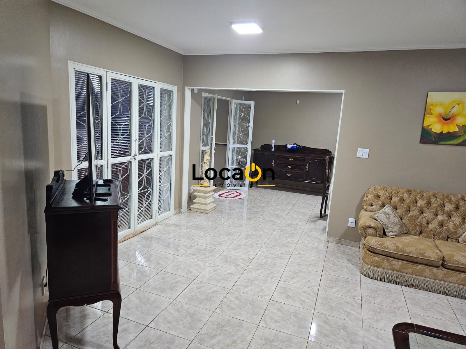 ALUGA- Casa 3 dormitórios, suíte, 2 banheiros, casa planejada em Ribeirão Preto