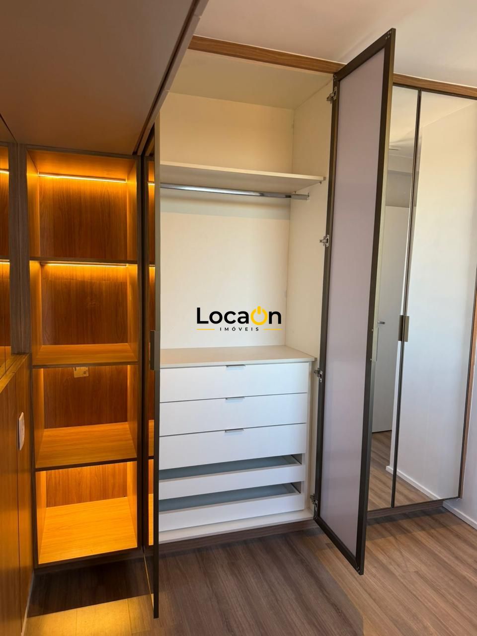 ALUGA- Apartamento 2 dormitórios, vaga de frente ao Shopping