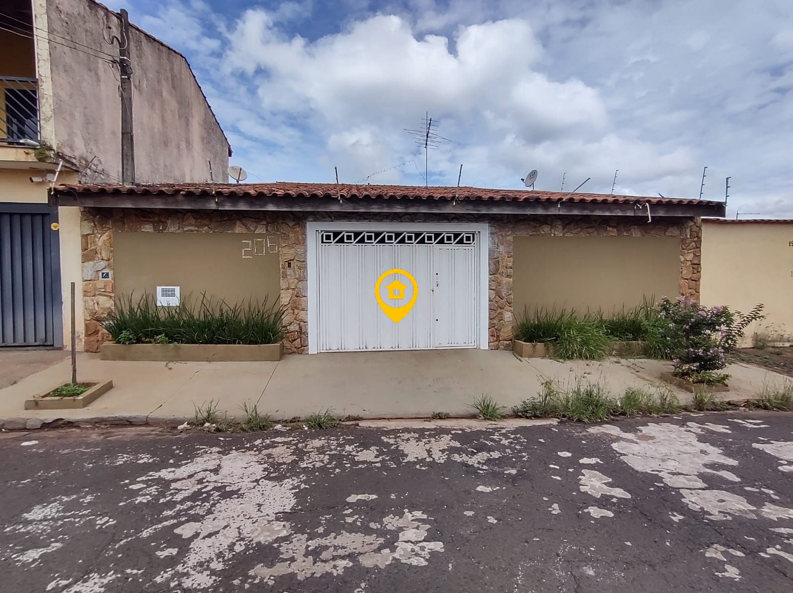 Casa à venda com 3 quartos, 360m² - Foto 1