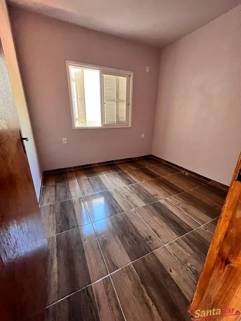 Casa à venda com 2 quartos, 70m² - Foto 4