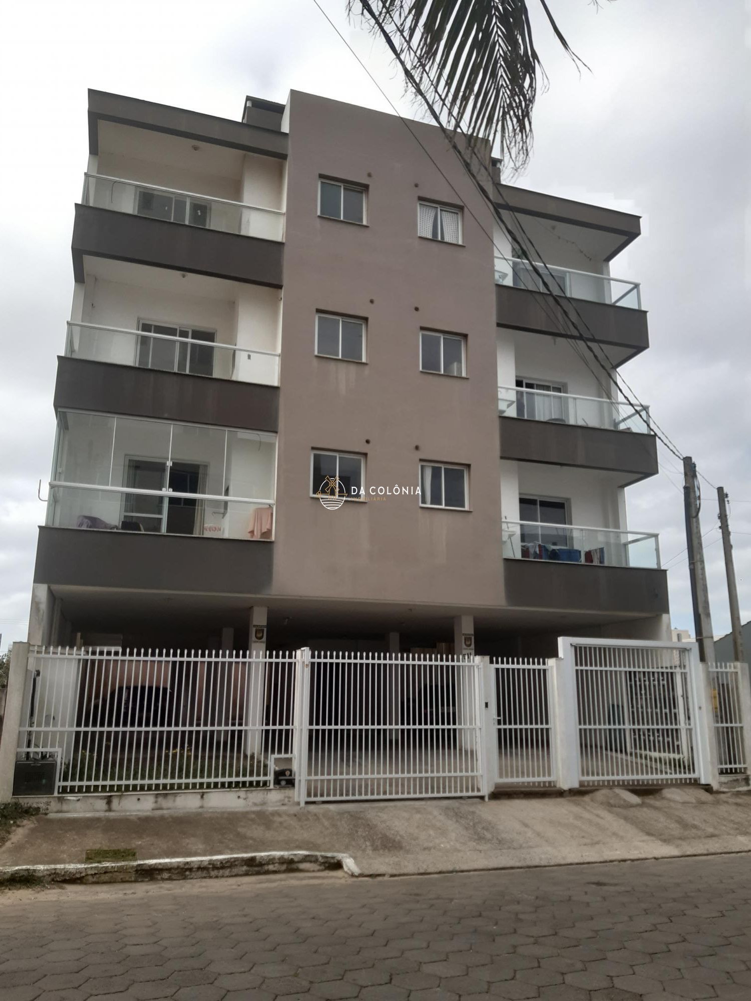 Apartamento à venda com 2 quartos, 57m² - Foto 1