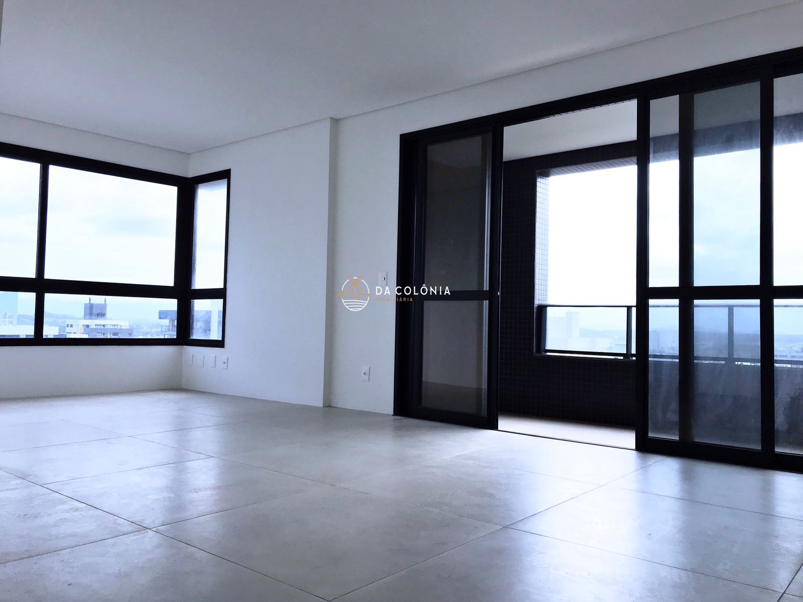 Apartamento à venda com 3 quartos, 106m² - Foto 1