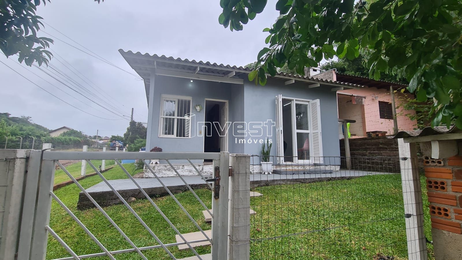 Casa à venda com 3 quartos, 114m² - Foto 1