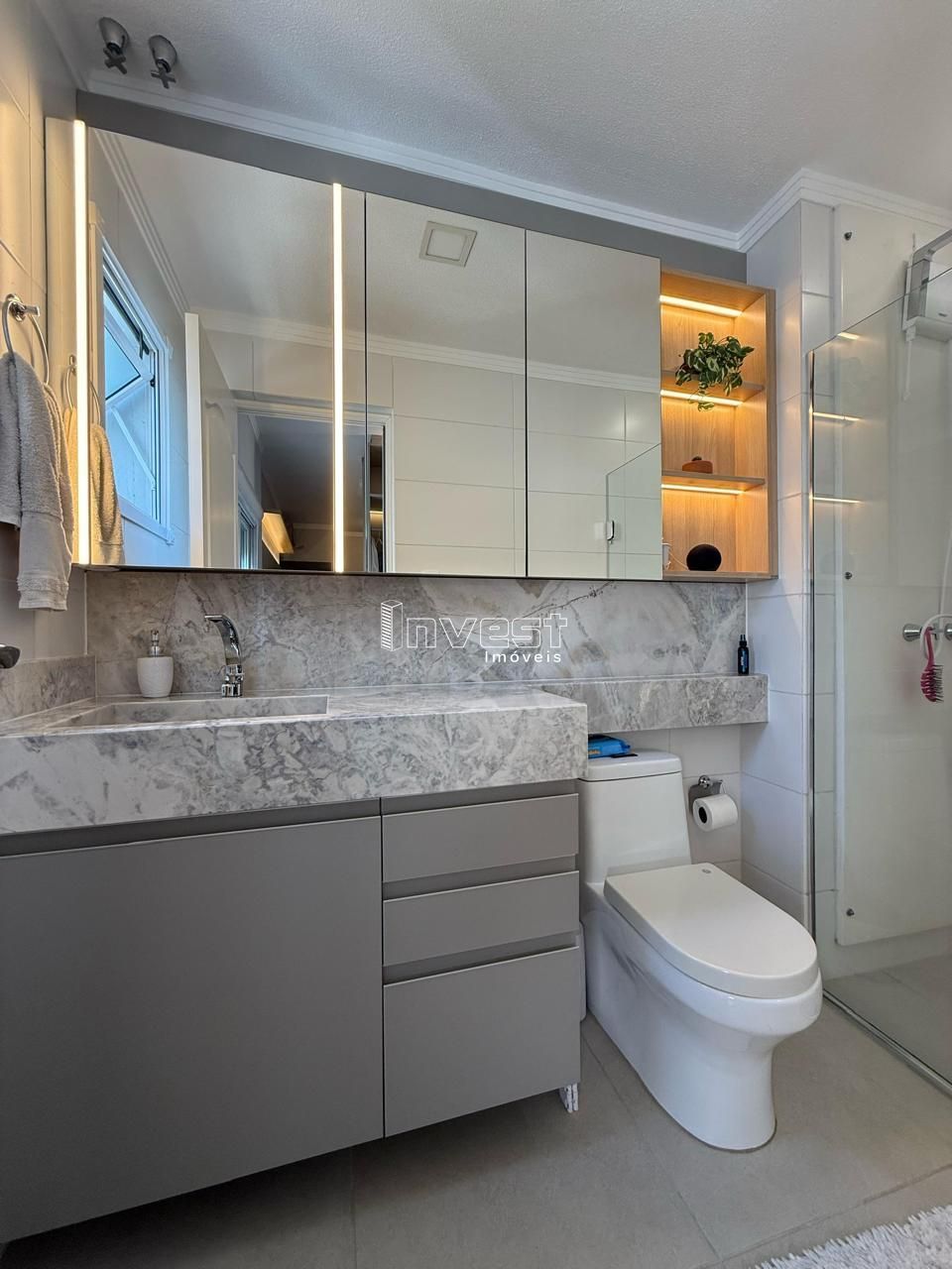 Apartamento com 2 Dormitórios à venda, 73 m² por R$ 590.000,00 Apartamento com 2 Dormitórios à venda, 73 m² por R$ 590.000,00