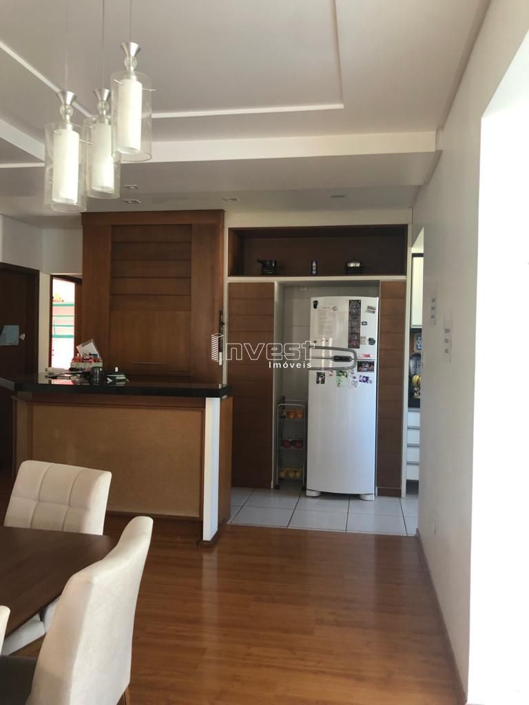 Casa à venda com 4 quartos, 244m² - Foto 12