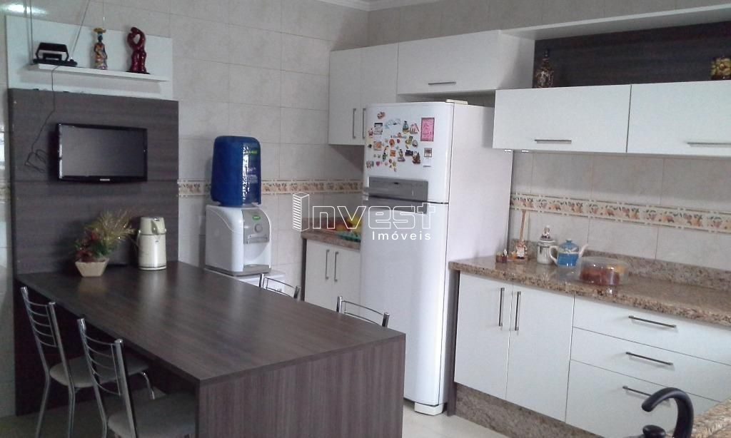 Casa à venda com 3 quartos, 200m² - Foto 4