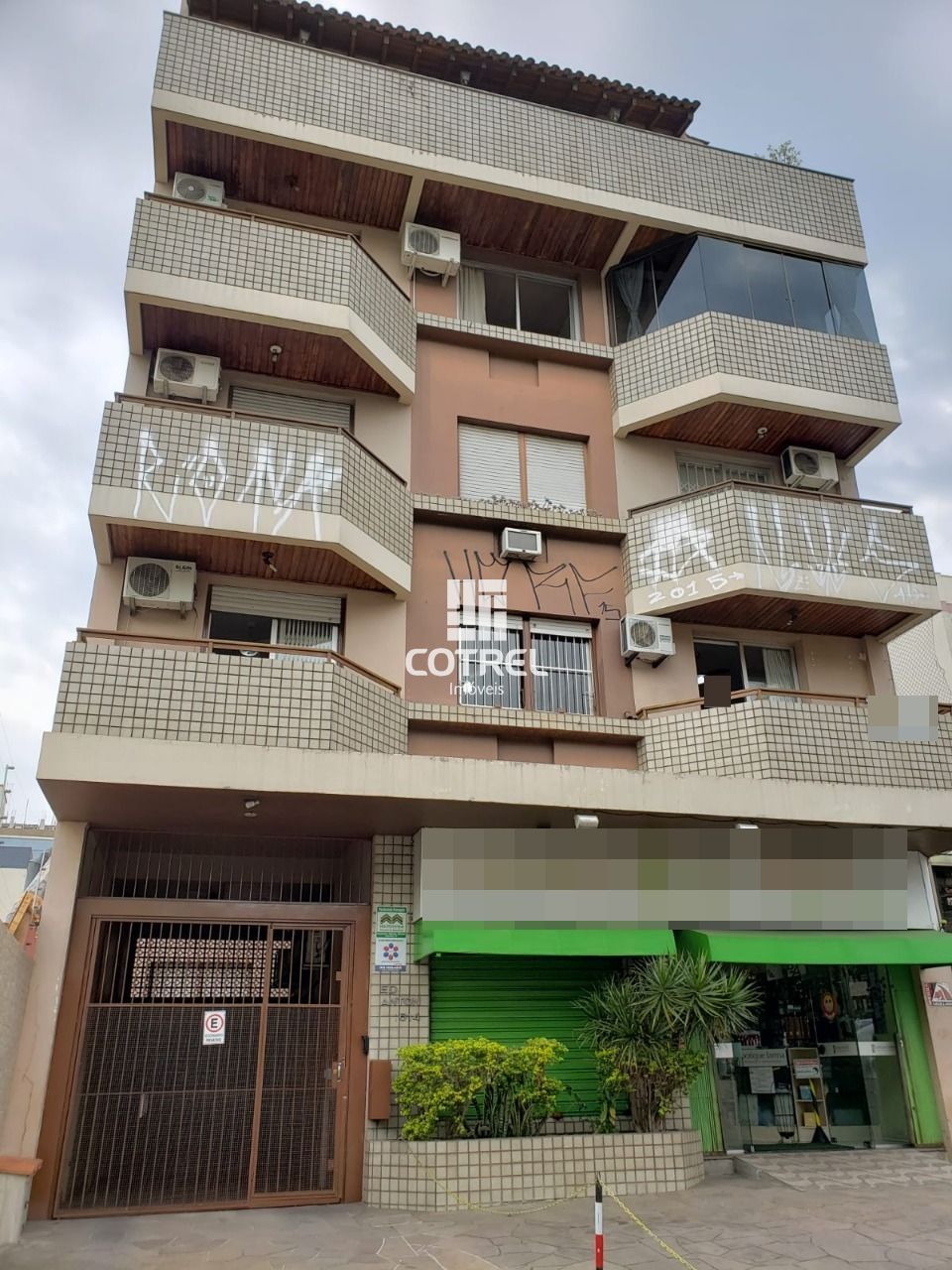 Apartamento central 3 dormitórios sendo 1 suíte e 1 vaga de garagem localizado n