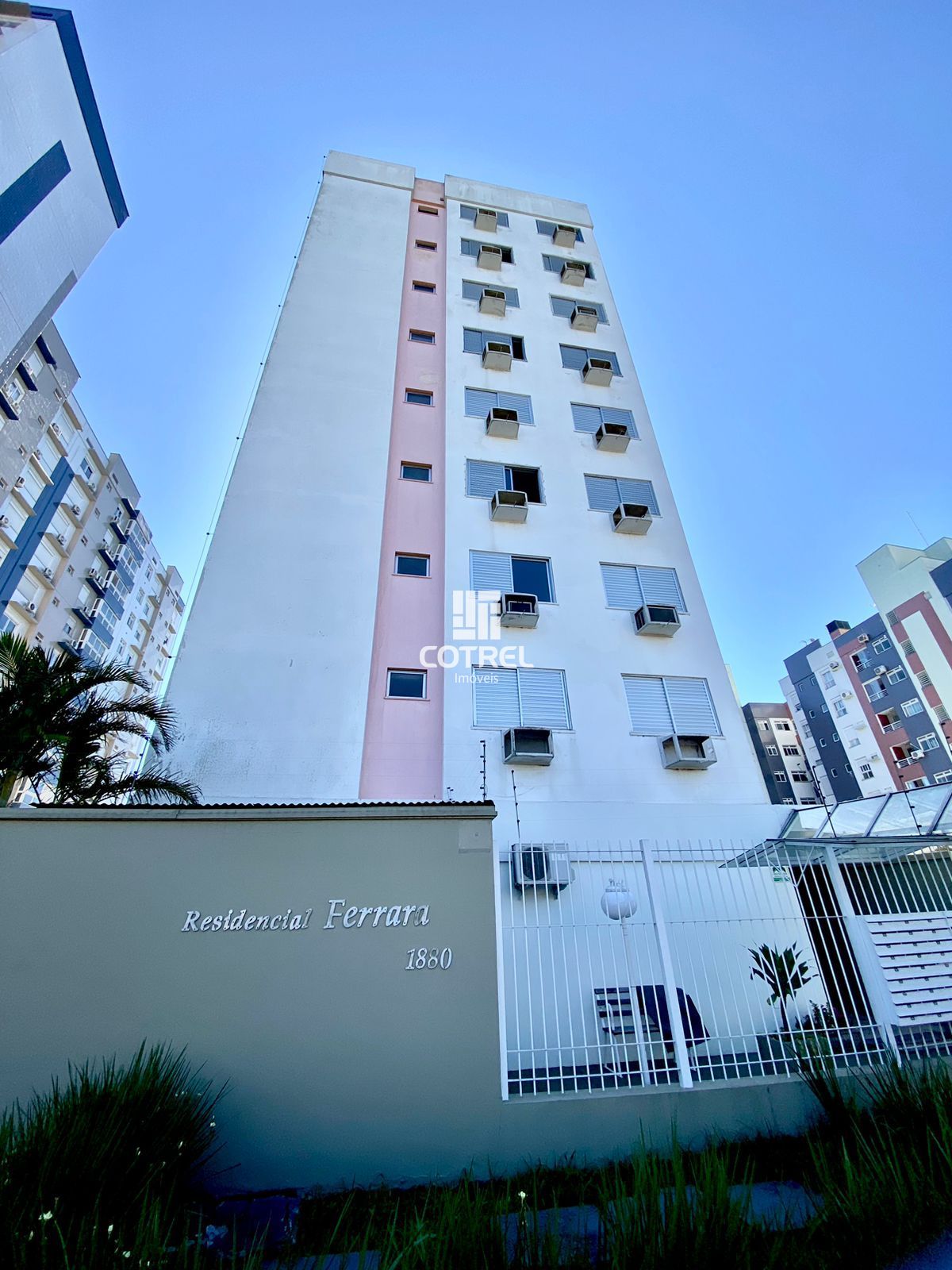 Apartamento semimobiliado para locação 2 dormitórios, 1 vaga de garagem situado