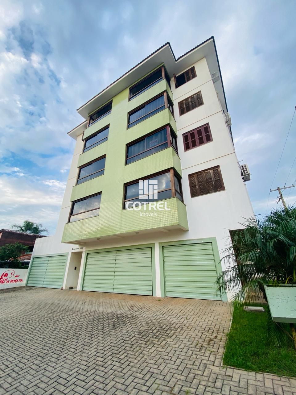 Apartamento para venda com 2 dormitórios, 1 vaga de garagem situado no Bairro Ca