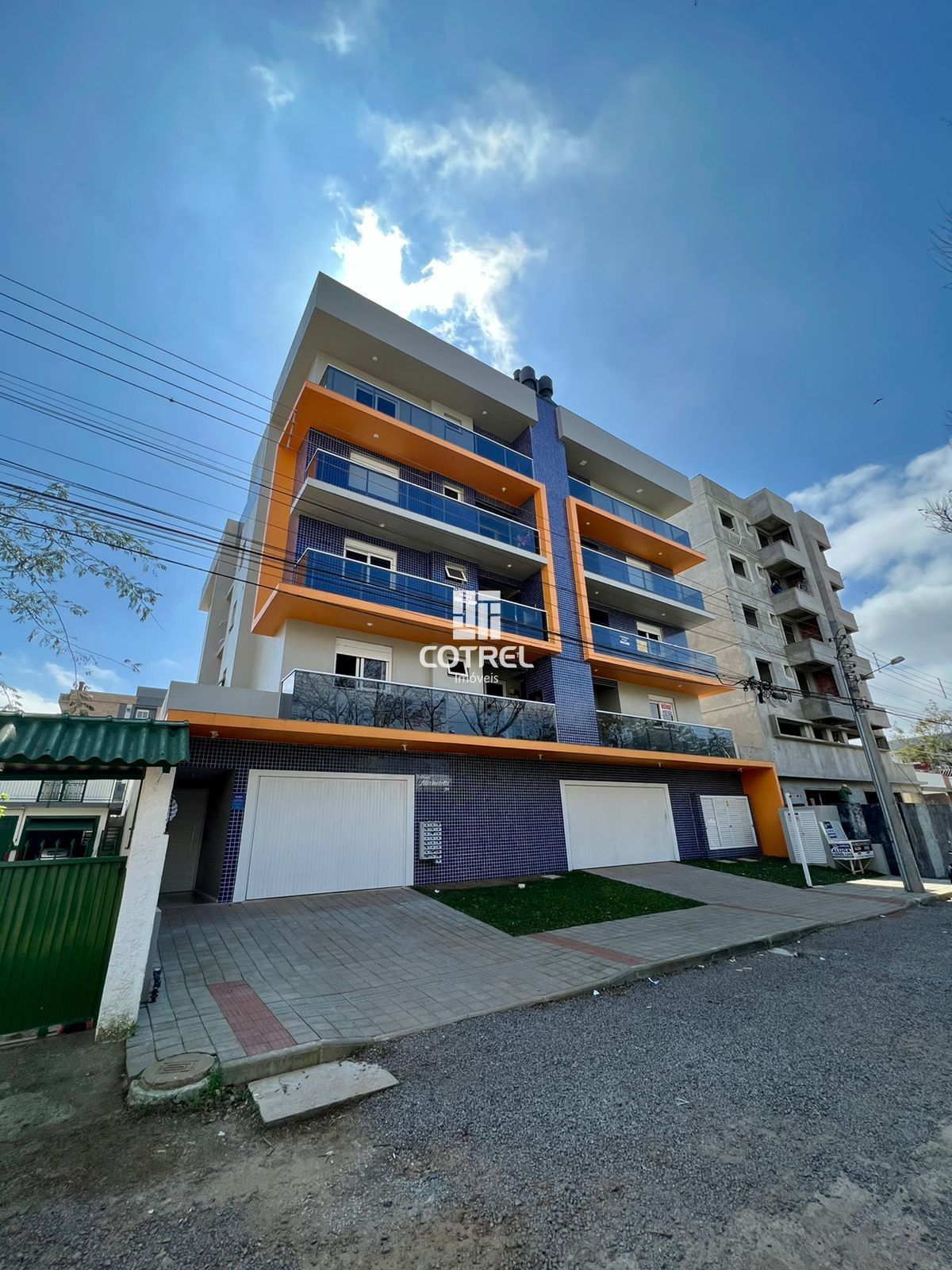 Apartamento com 1 dormitório e garagem no bairro Camobi ao lado da UFSM