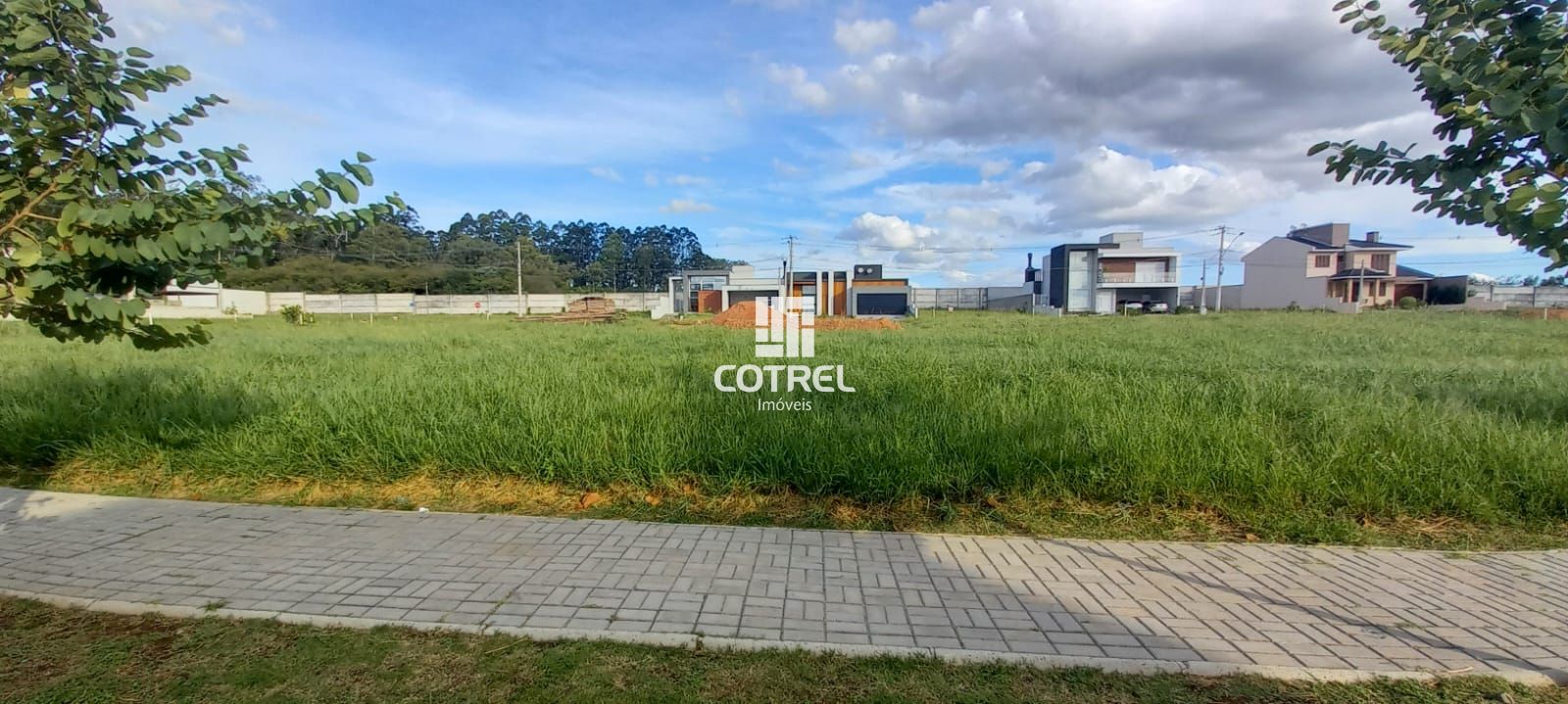 Terreno 14x25 à venda no condomínio fechado Cidade Universitária ao lado da UFSM