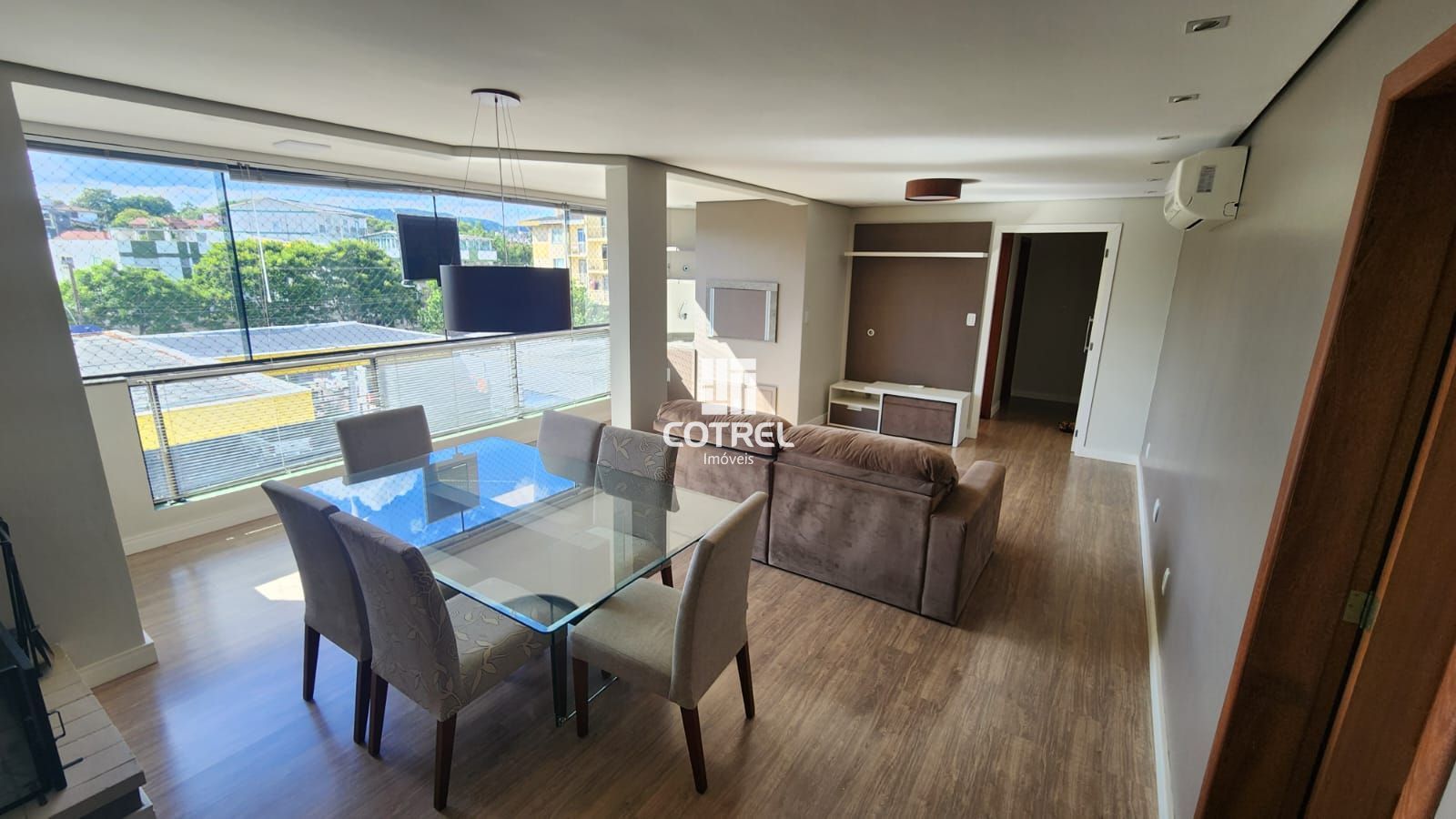Apartamento para venda com 2 dormitórios, suíte e vaga no Bairro Duque de Caxias