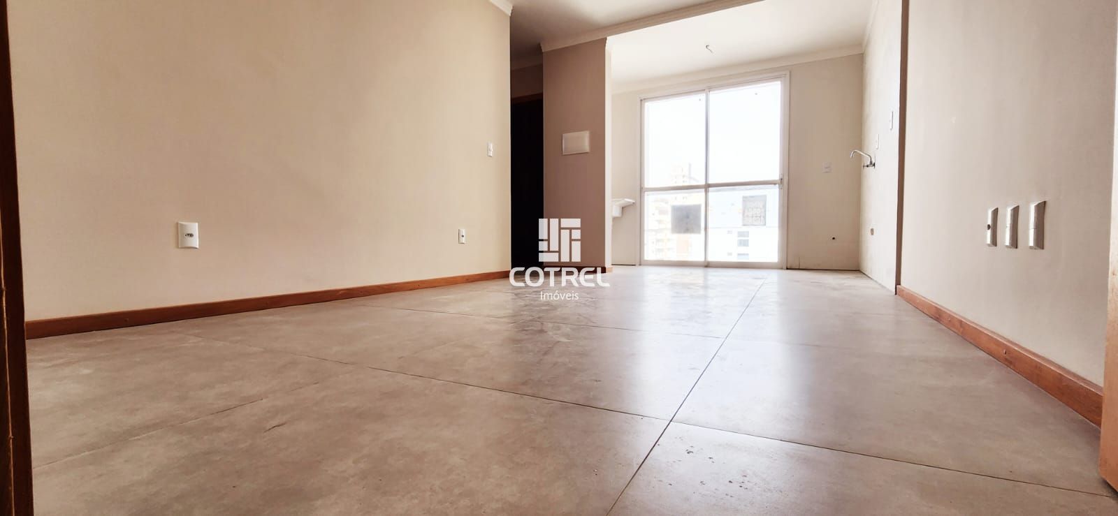 Apartamento com 02 dormitórios, sala, churrasqueira, 01 vaga de garagem situado