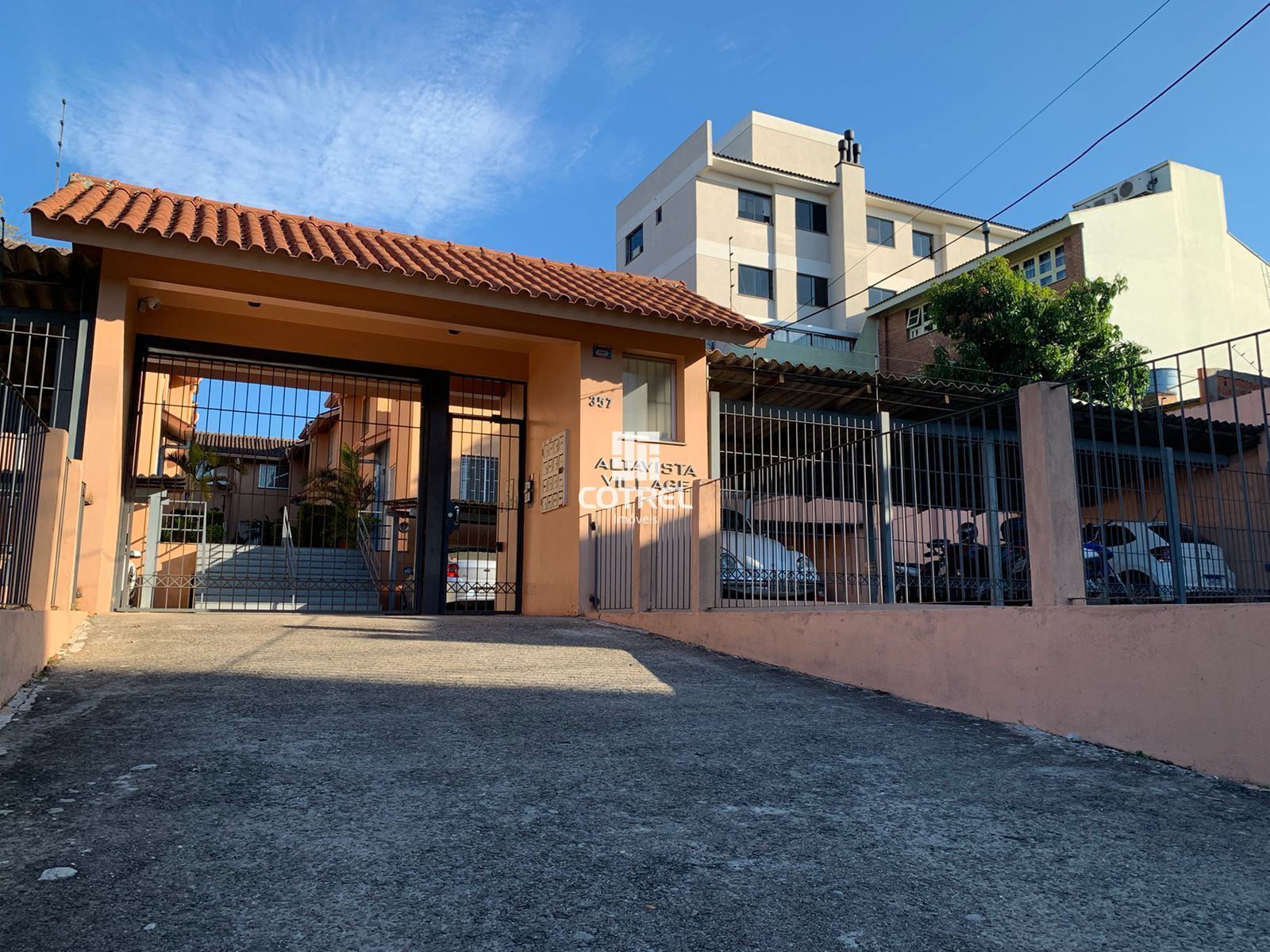Casa com 2 dormitórios  banheiro e 1 vaga de garagem no Bairro Nossa Senhora do
