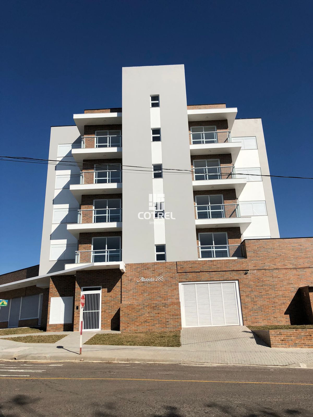 Apartamento 2 dormitórios sendo 1 suíte e 1 vaga de garagem no Bairro São José l