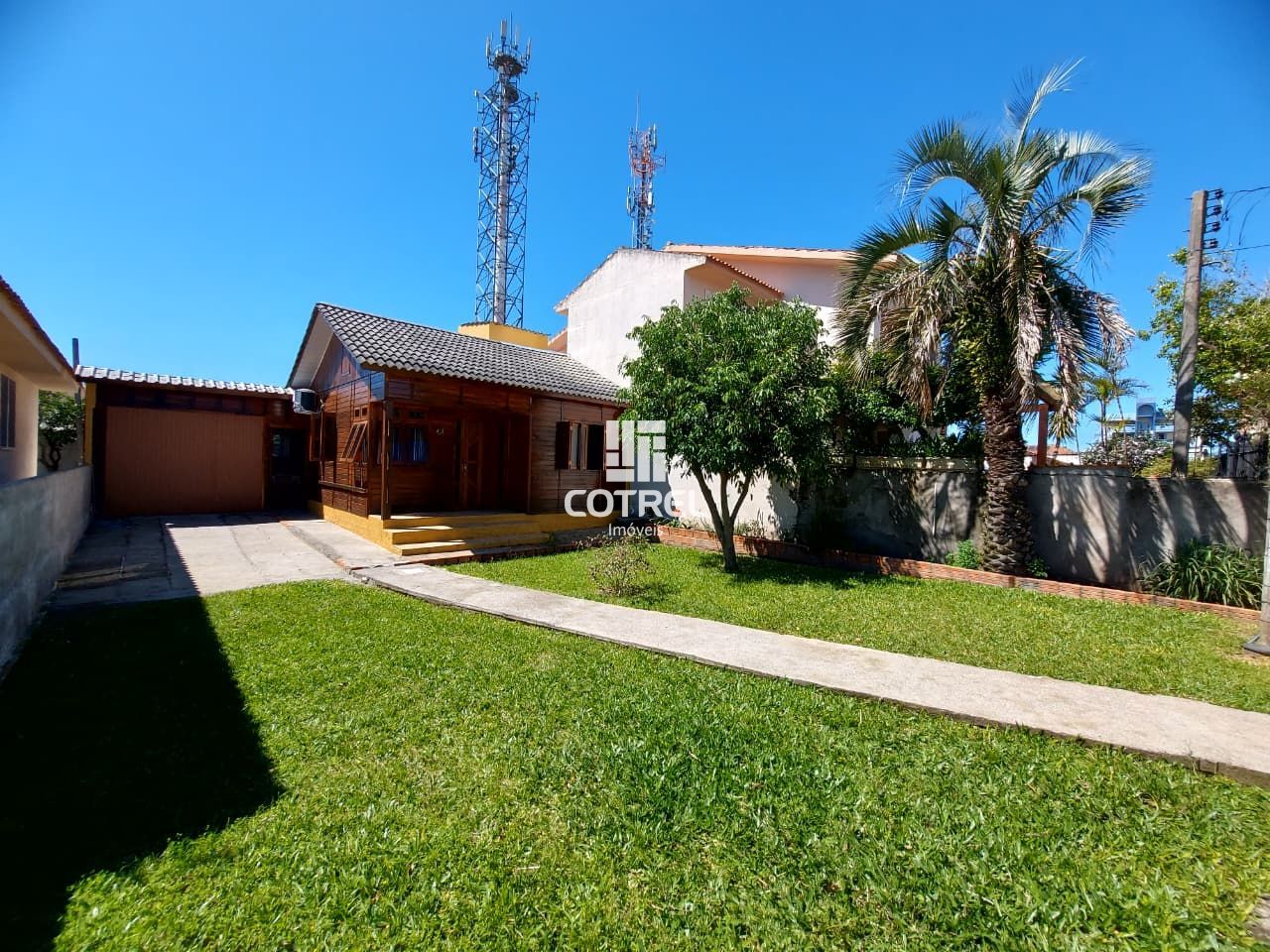Casa Semimobiliada à Venda com 2 dormitórios no bairro Camobi em Santa Maria RS