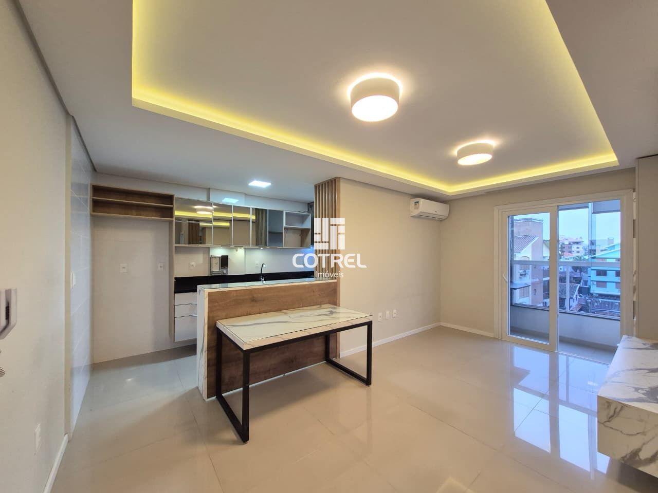 Apartamento Semimobiliado à Venda 2 dormitórios sendo 1 suíte no bairro Camobi e