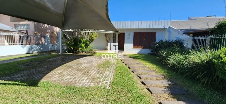 Casa para venda com 5 dormitórios sendo 2 suítes, 3 vagas de garagem piscina sit