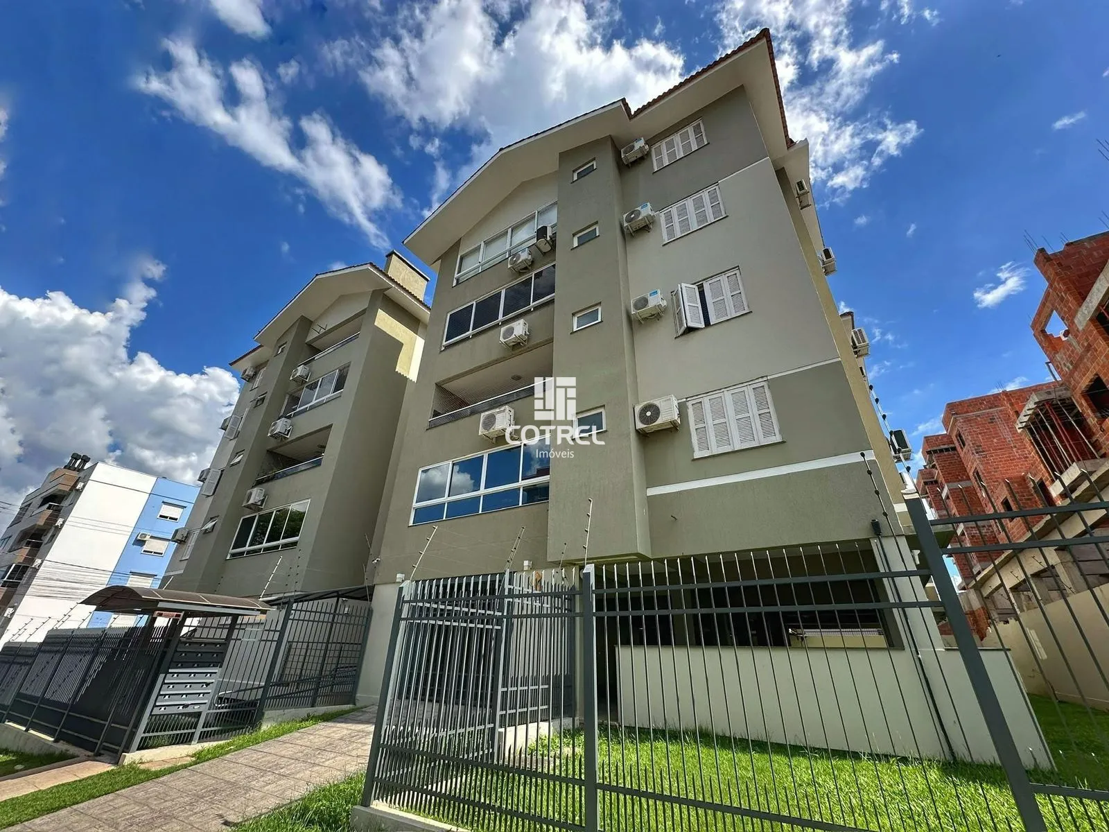 Apartamento à Venda 3 dormitórios sendo 1 suíte no bairro Camobi em Santa Maria
