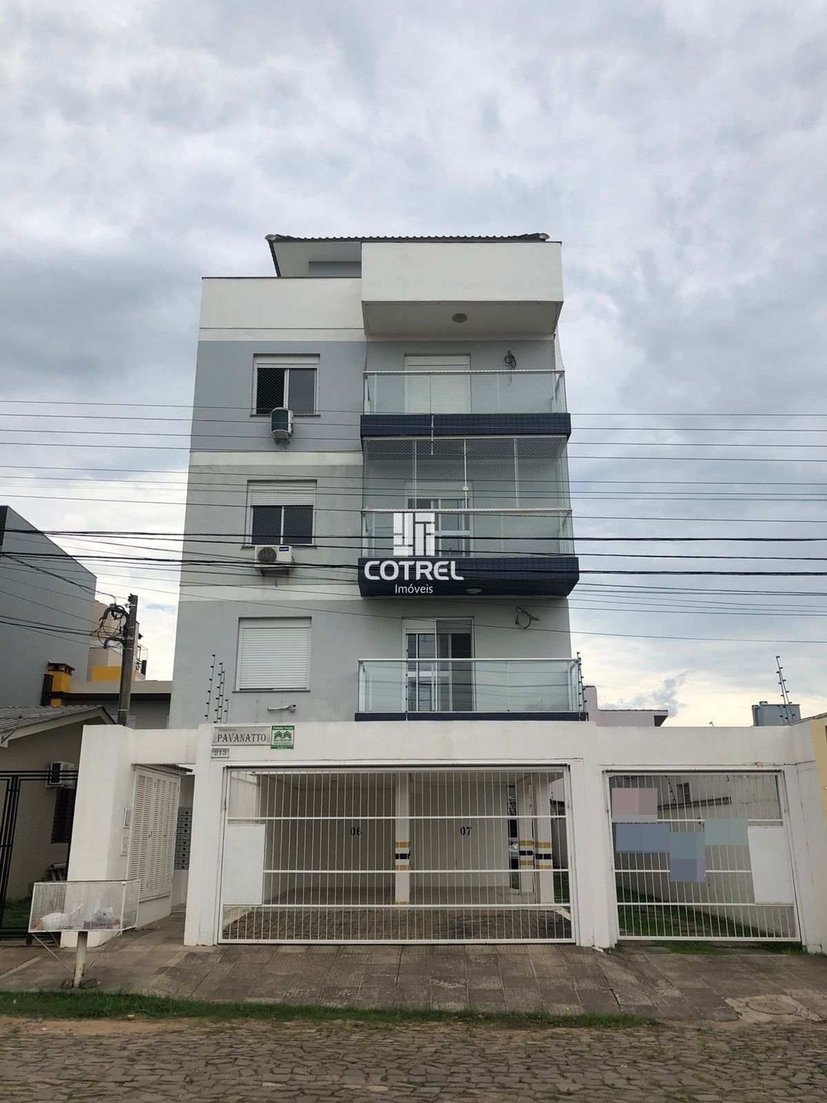 Cobertura 2 dormitórios sendo 2 suítes e 2 vagas de garagem no Bairro Camobi loc