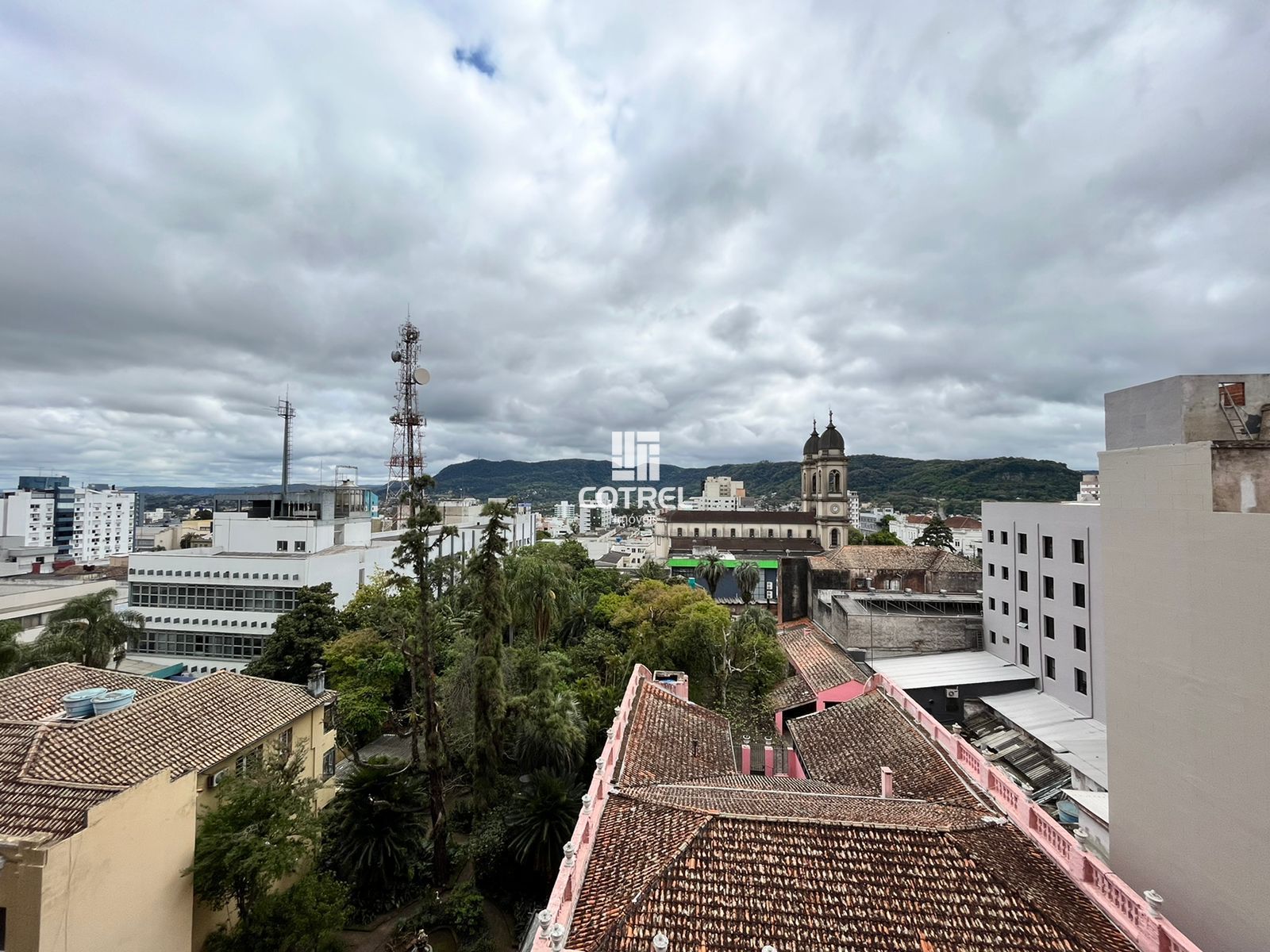 Apartamento 2 dormitórios localizado no Bairro Centro na cidade de Santa Maria -