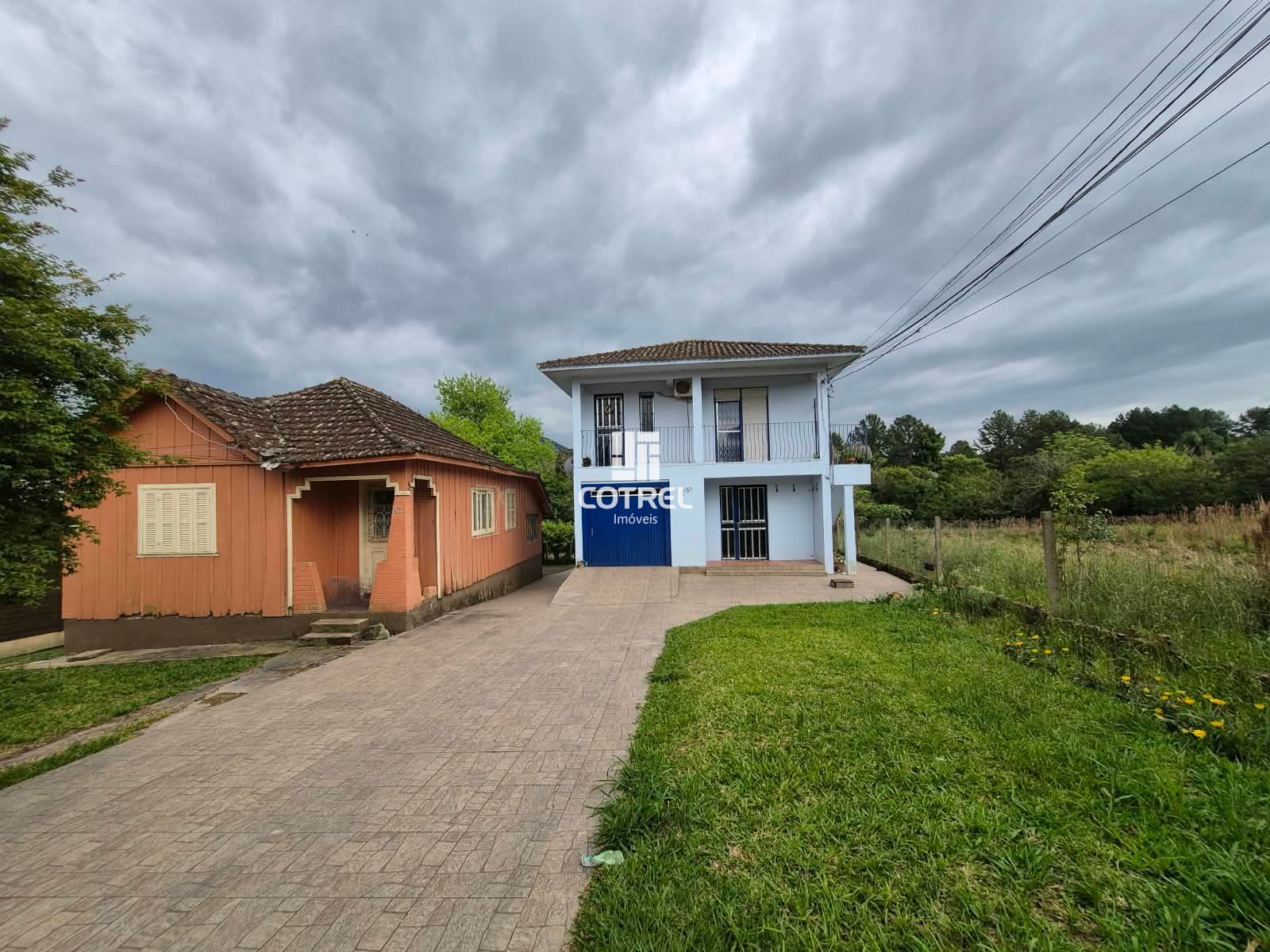 Casa Residencial Semimobiliada à Venda e Locação 2 dormitórios no bairro Camobi