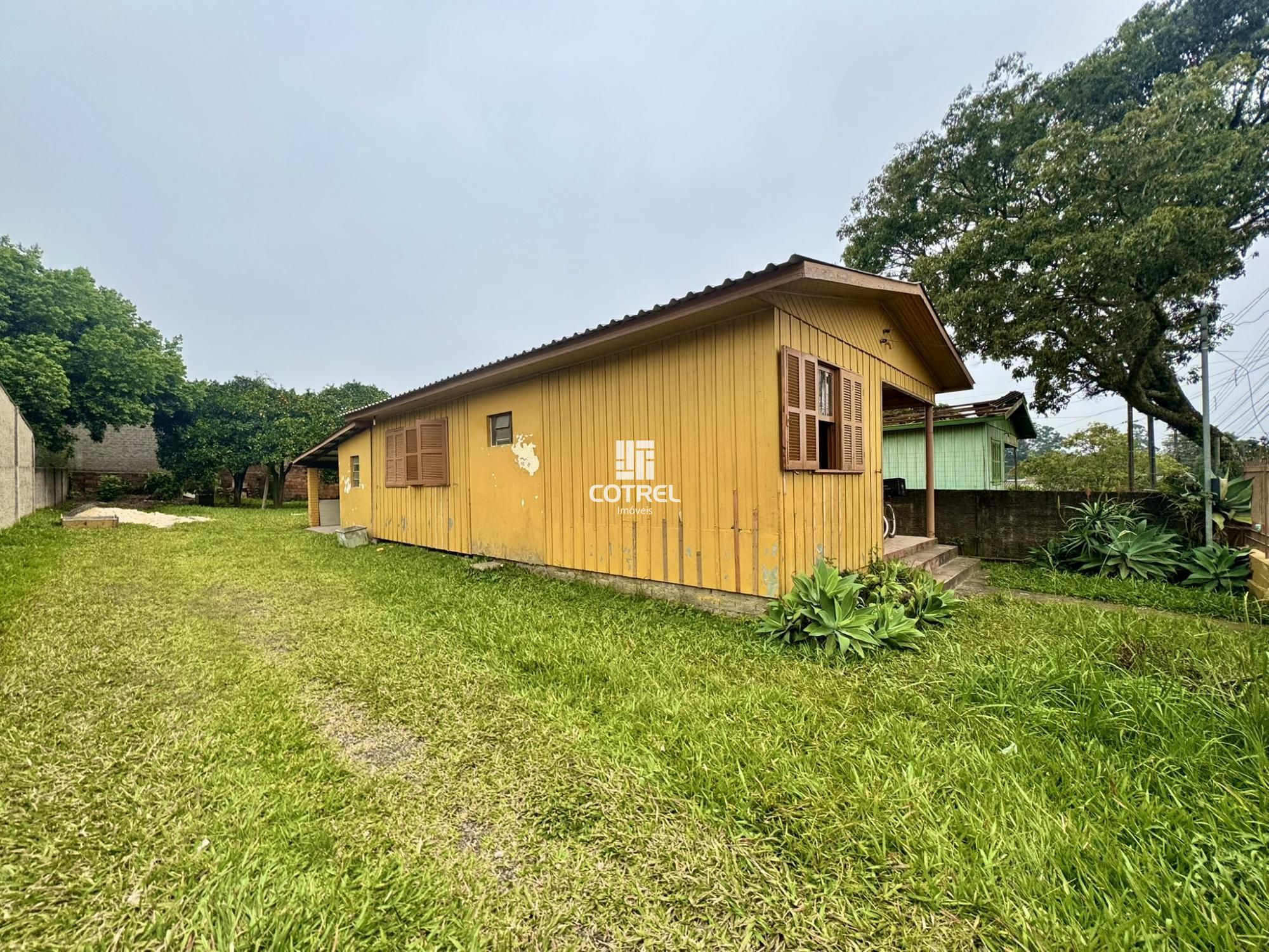Casa com 3 quartos e pátio para locação