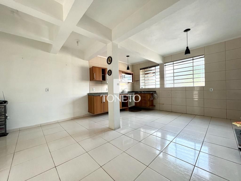 Casa à venda com 3 quartos, 109m² - Foto 1