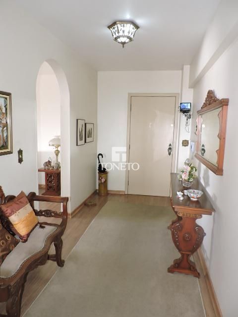 Apartamento à venda com 4 quartos, 217m² - Foto 2