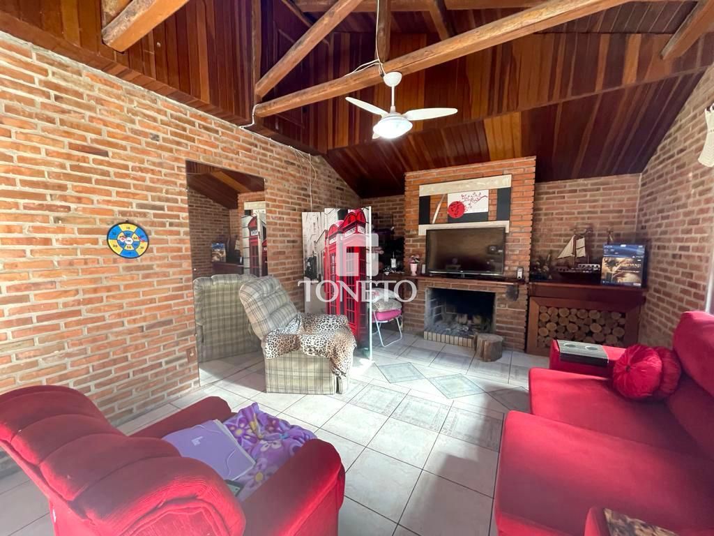 Casa à venda com 2 quartos, 176m² - Foto 1