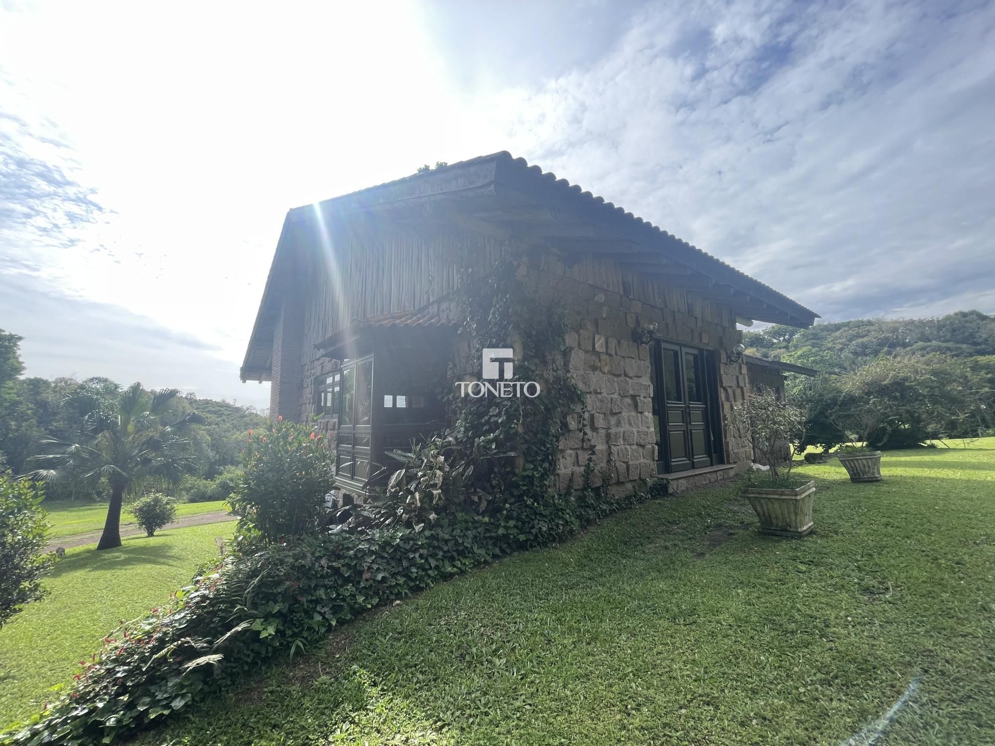 Sítio à venda com 5 quartos, 500m² - Foto 1