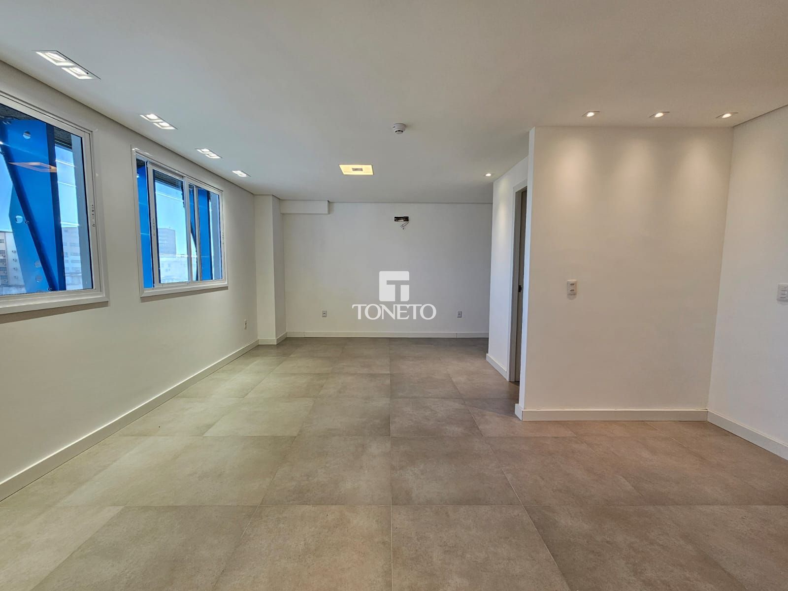 Conjunto Comercial-Sala à venda e aluguel com 1 quarto, 33m² - Foto 1