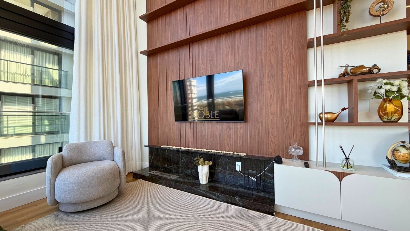 Apartamento à Venda com 3 quartos, 4 banheiros, 2 vagas e 142m² por R$ 3.500.000 — foto 4