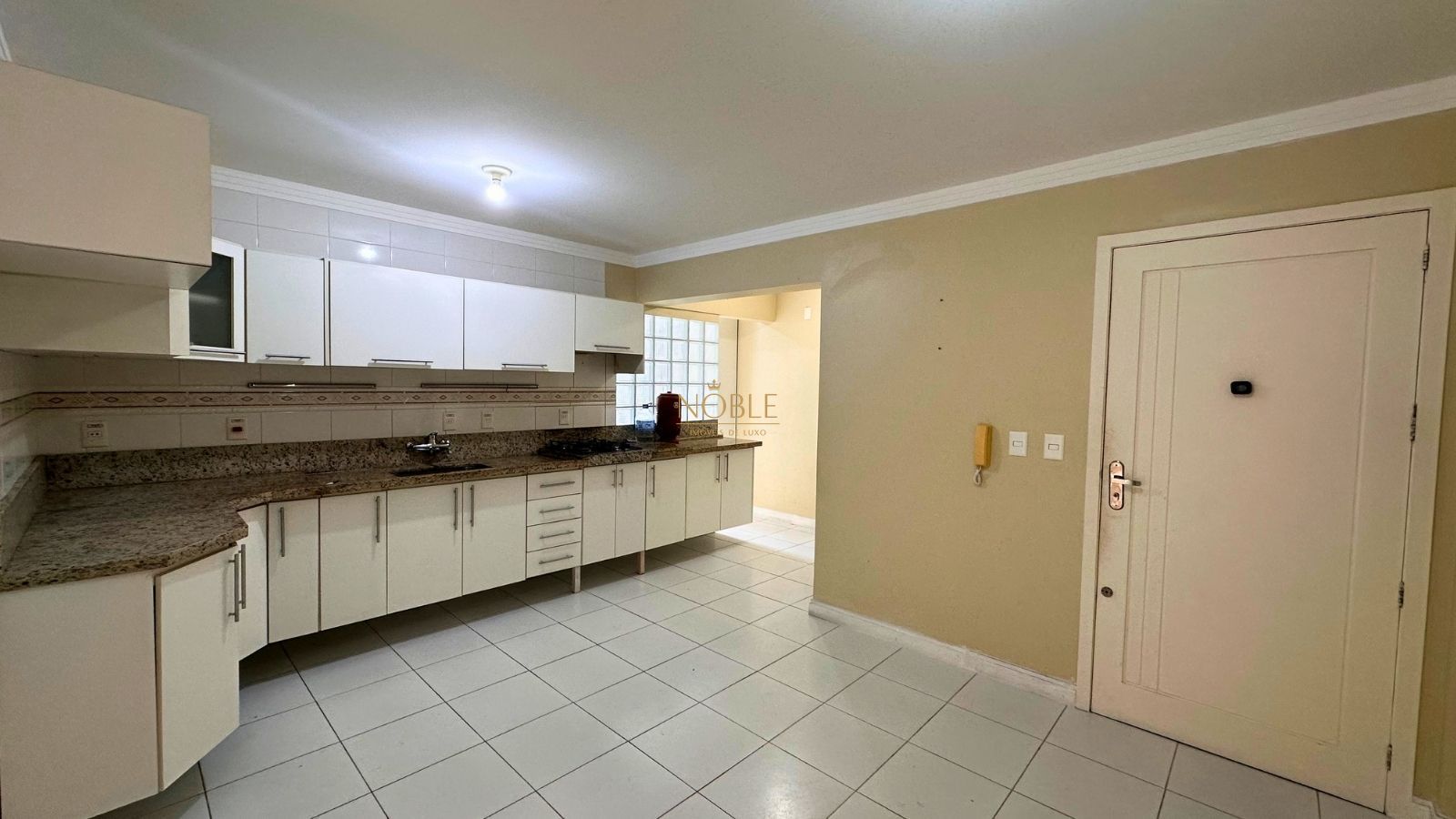 Apartamento à Venda com 3 quartos, 4 banheiros, 1 vaga e 118m² por R$ 700.000 — foto 3