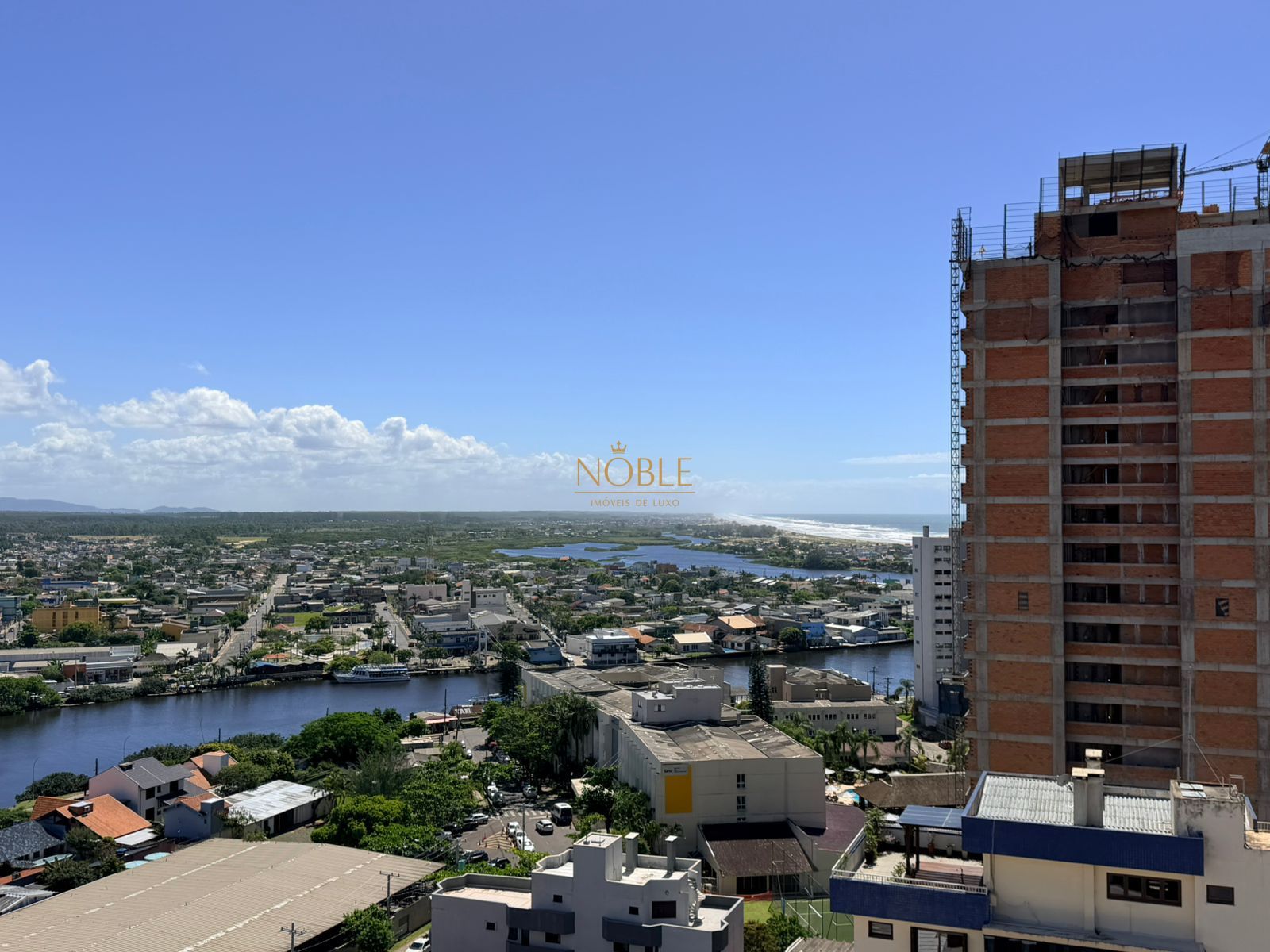 Apartamento com 70m², 2 dormitórios, 1 suíte, 2 vagas no Toronto em Torres para Comprar