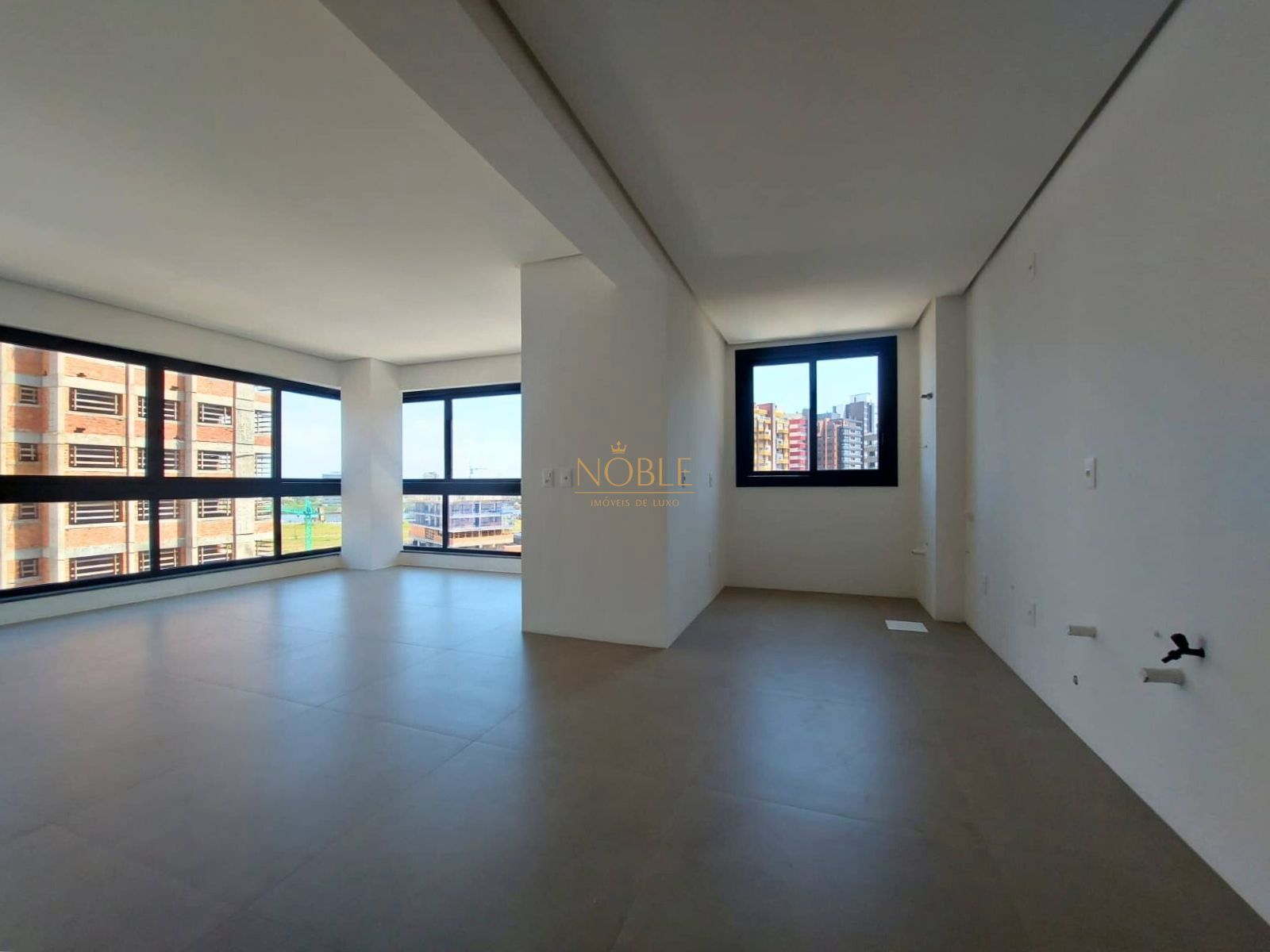 Apartamento com 97m², 2 dormitórios, 2 suítes, 1 vaga no Rosa dos Ventos em Torres para Comprar