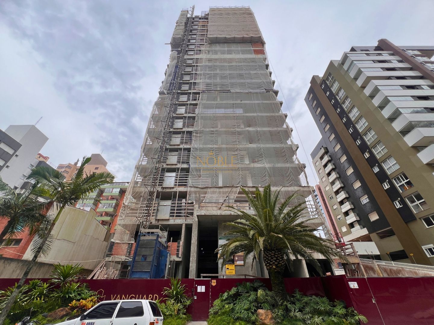 Apartamento com 200m², 3 dormitórios, 3 suítes, 3 vagas no Vanguard em Torres para Comprar