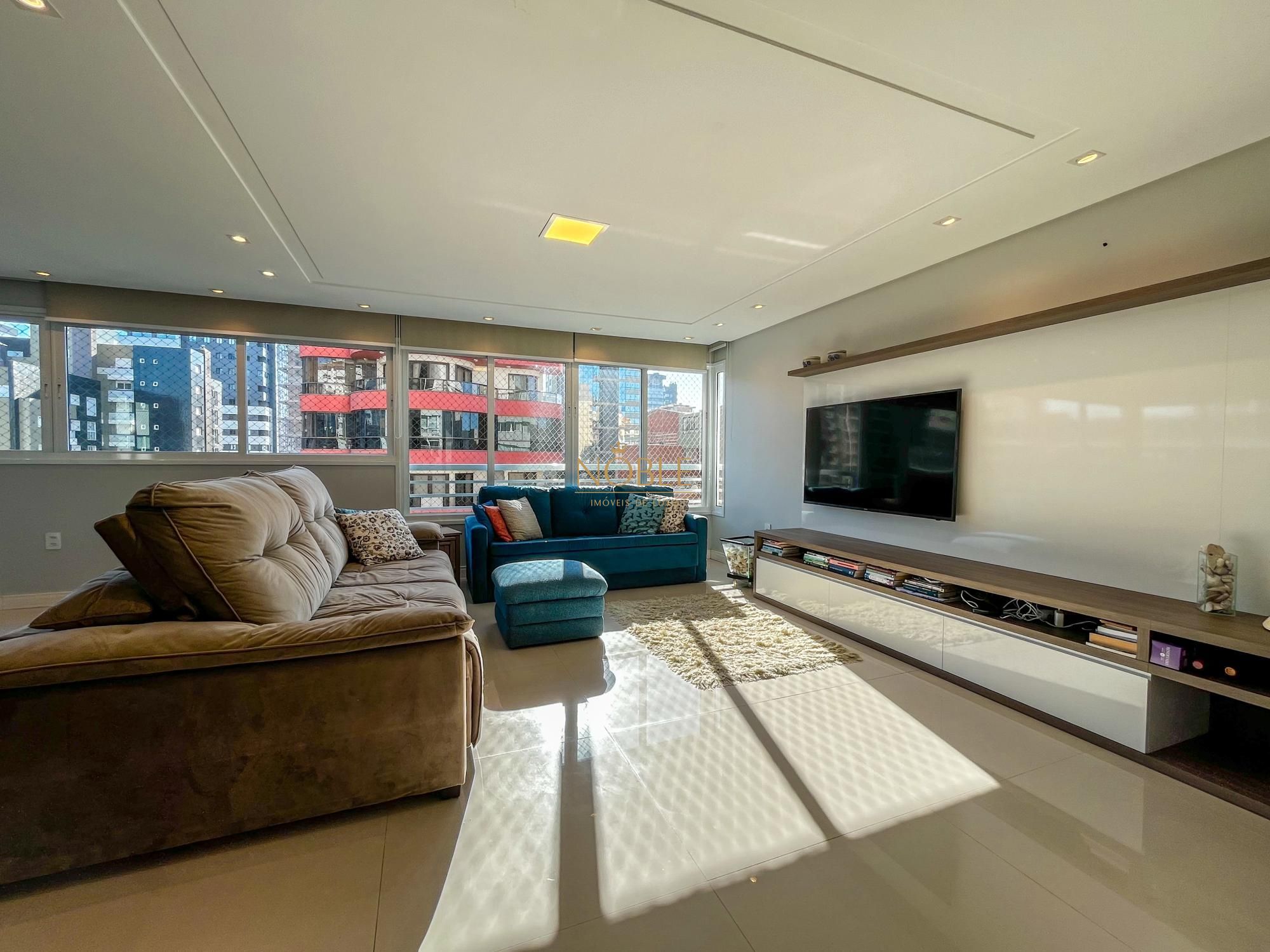 Apartamento com 124m², 3 dormitórios, 3 suítes, 2 vagas no Lê Classic em Torres para Comprar