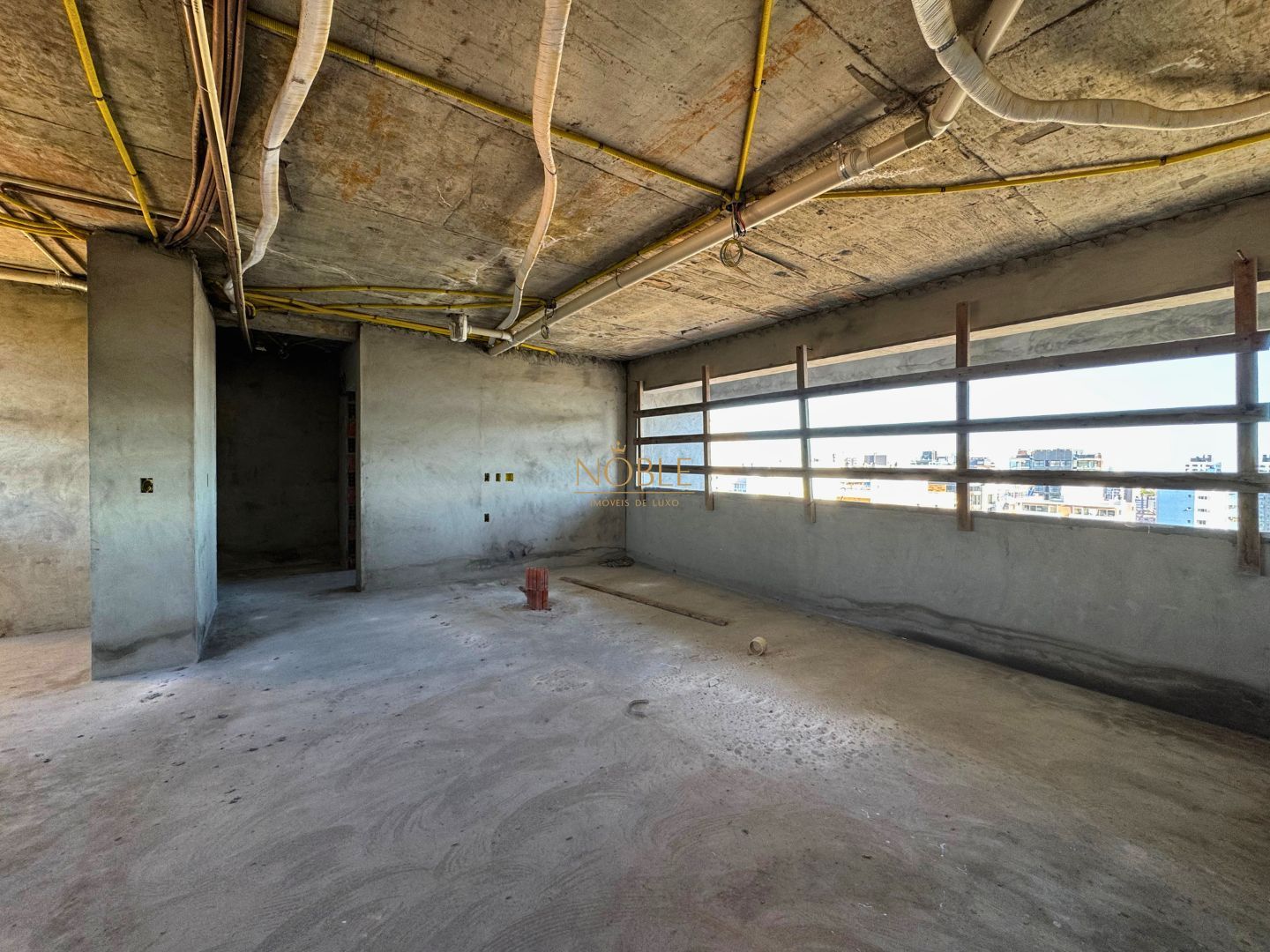 Apartamento com 98m², 2 dormitórios, 2 suítes, 2 vagas no Punta Del Sole em Torres para Comprar