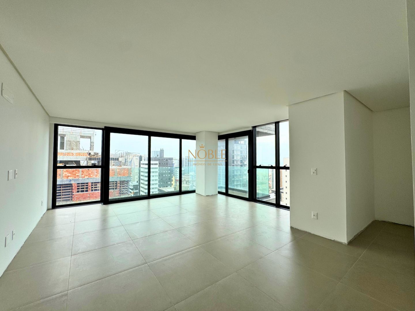 Apartamento com 109m², 3 dormitórios, 3 suítes, 2 vagas no Urban em Torres para Comprar