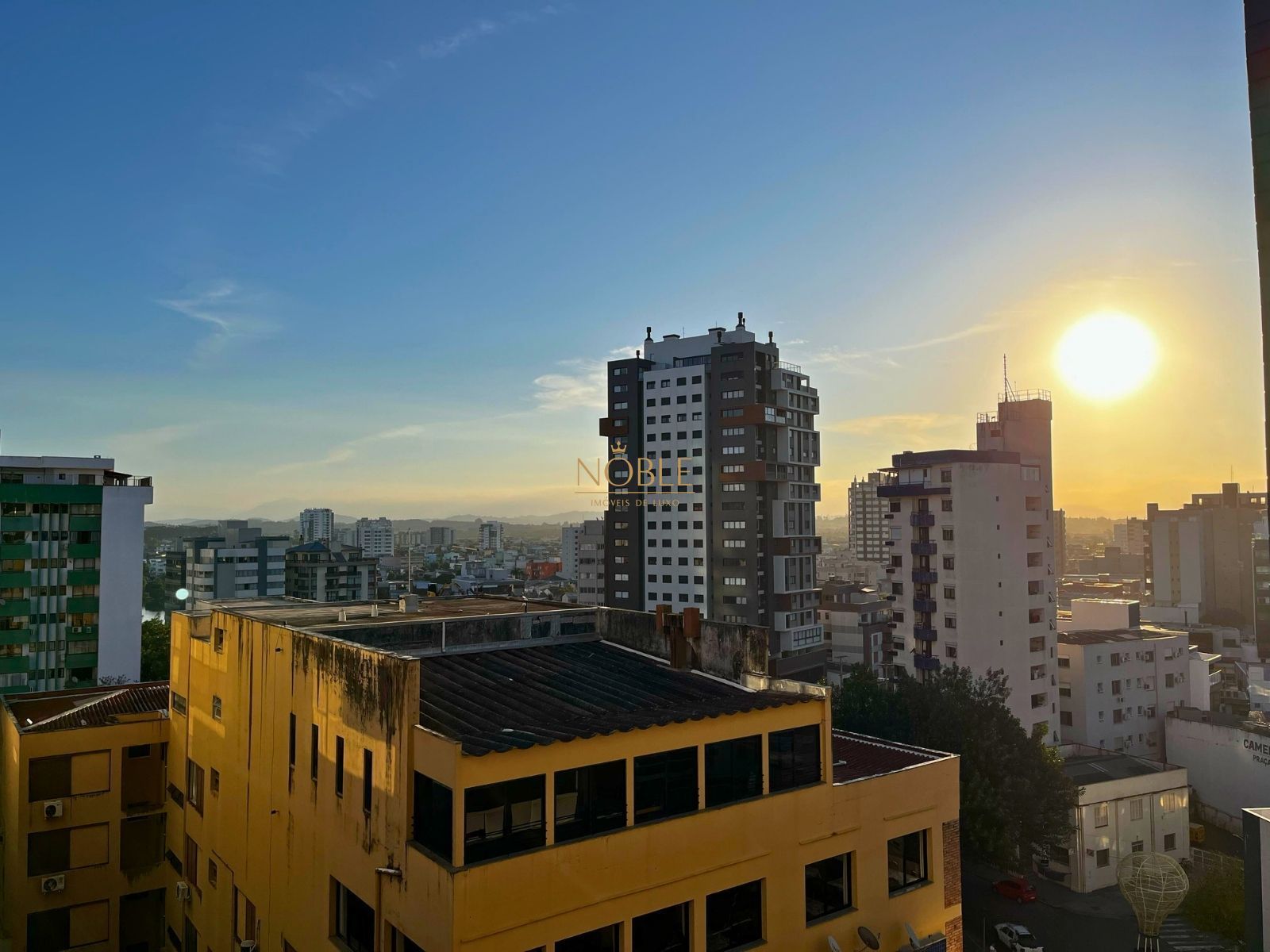 Apartamento com 77m², 2 dormitórios, 1 suíte, 1 vaga no Piazza em Torres para Comprar