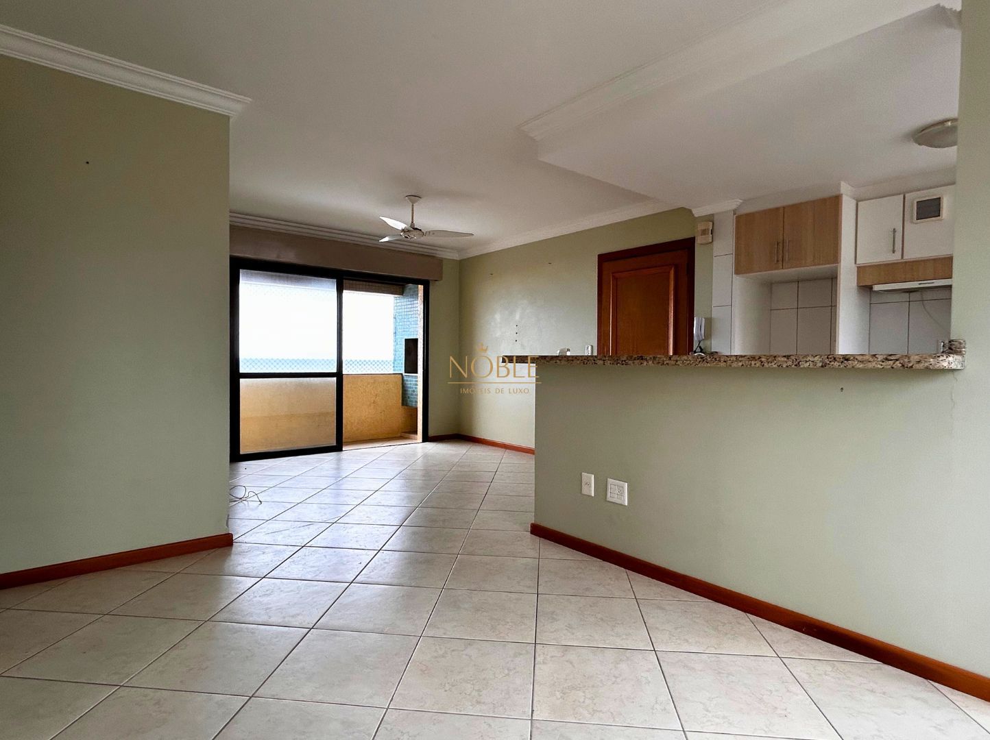 Apartamento com 84m², 2 dormitórios, 1 suíte, 1 vaga no Costa Leste em Torres para Comprar
