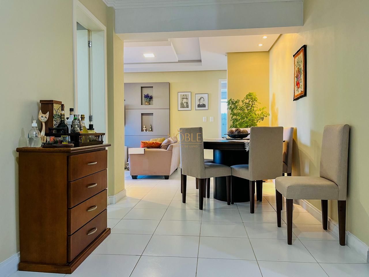 Apartamento com 117m², 3 dormitórios, 3 suítes, 1 vaga no Lex Center em Torres para Comprar