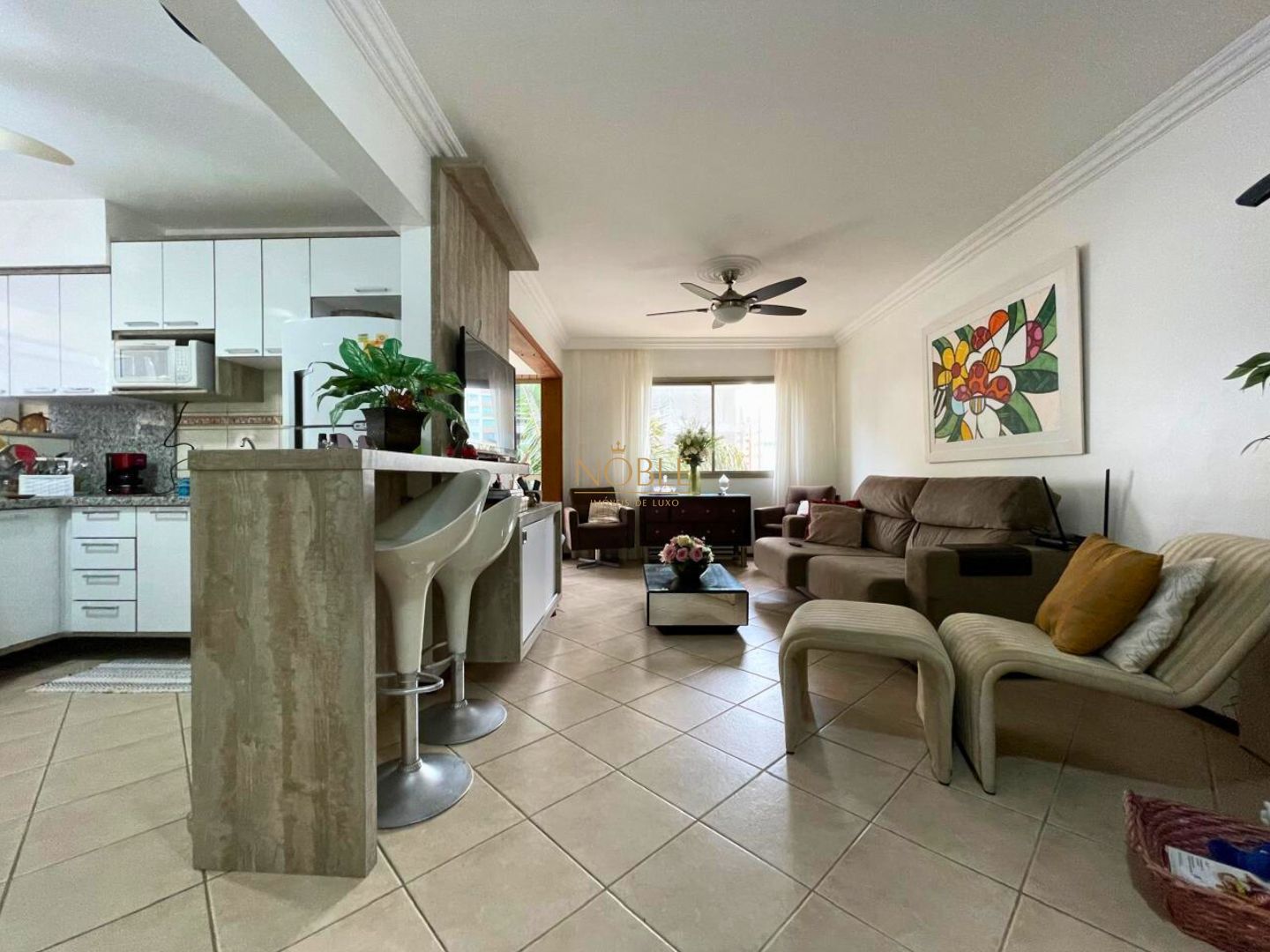 Apartamento com 97m², 3 dormitórios, 1 suíte, 1 vaga no Mar de Flores em Torres para Comprar