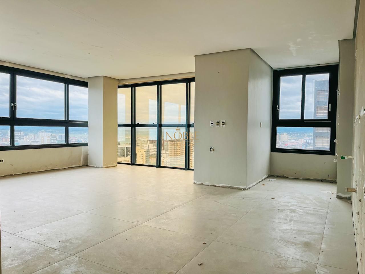 Apartamento com 166m², 2 dormitórios, 2 suítes, 1 vaga no Titanium em Torres para Comprar