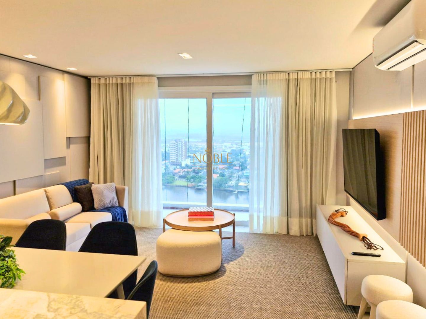 Apartamento com 91m², 2 dormitórios, 2 suítes, 2 vagas no Toronto em Torres para Comprar